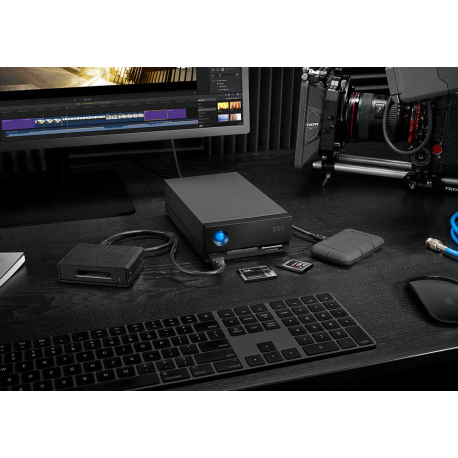 LaCie 1big Dock SSD Pro STHW4000800 - Hard drive array - 4 TB - 1 bays - SSD 4 TB x 1 - USB 3.1, Thunderbolt 3 (external) - with 5 years Rescue Data Recovery Service Plan - 12