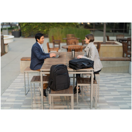 Kensington Contour 2.0 Business Briefcase - Notebook carrying case - 15.6" - 11